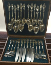 Versilbertes Besteckset